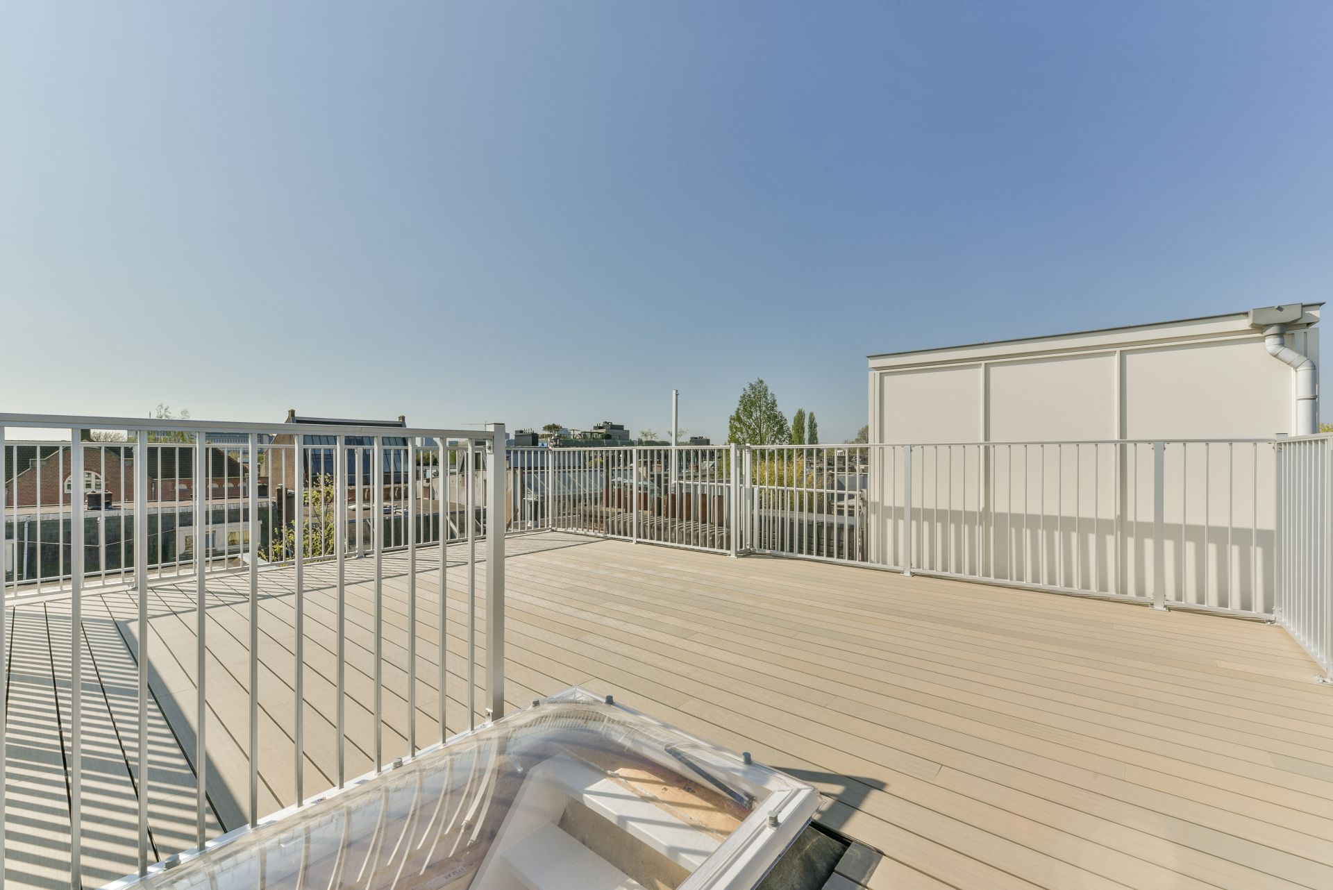 Toiture plate, terrasse, balcon, avant-toit…